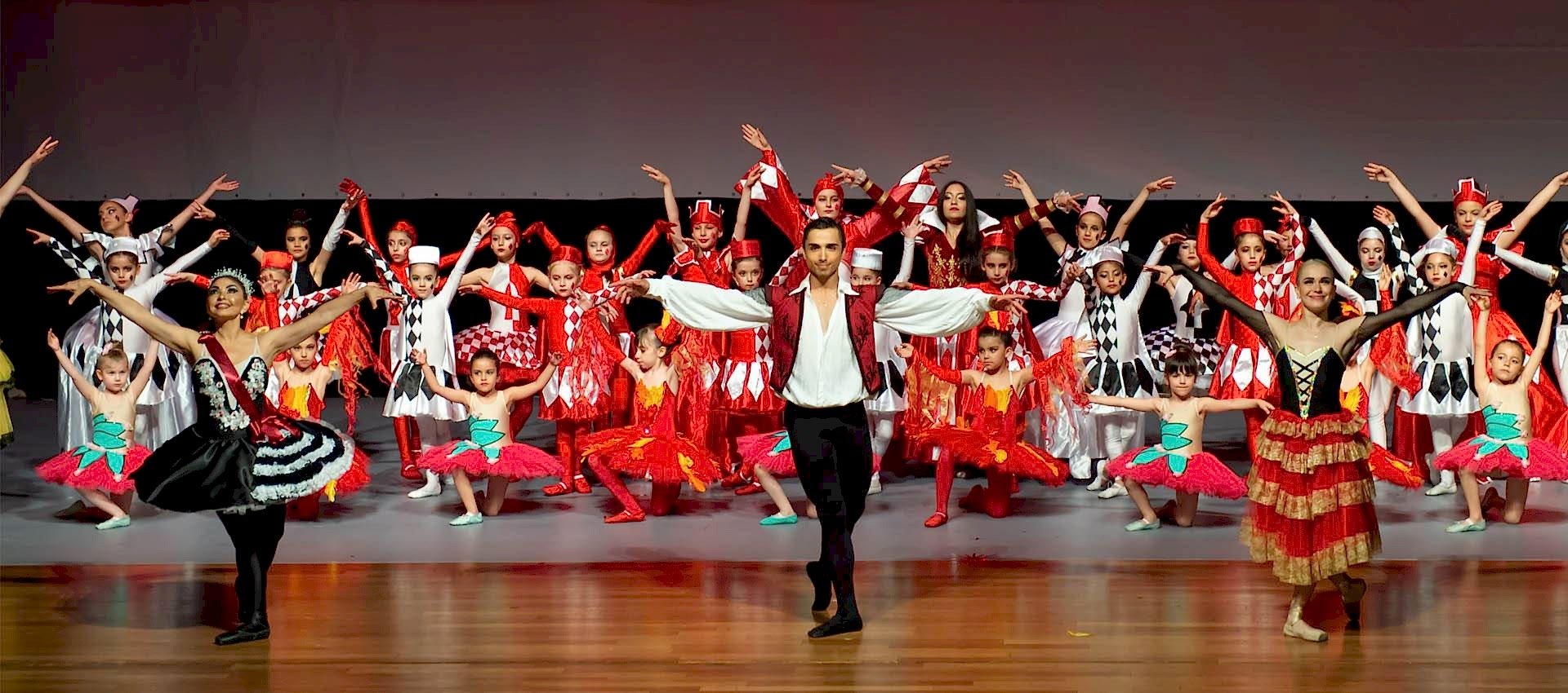 Sihirli Pabuçlar Bale Okulu